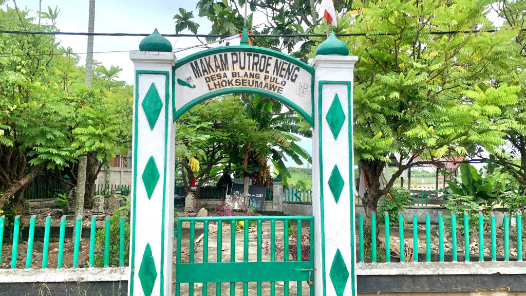 Situs Bersejarah Makam Putroe Neng